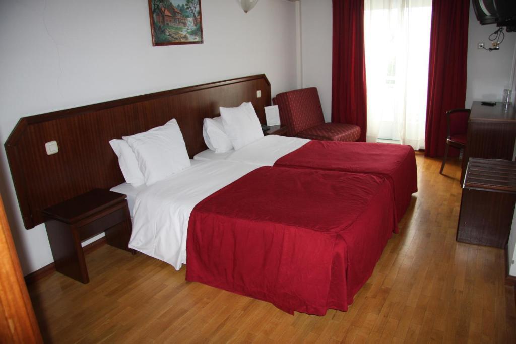 Hotel Turismo Miranda Миранда-ду-Дору Экстерьер фото