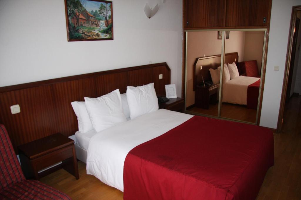 Hotel Turismo Miranda Миранда-ду-Дору Экстерьер фото