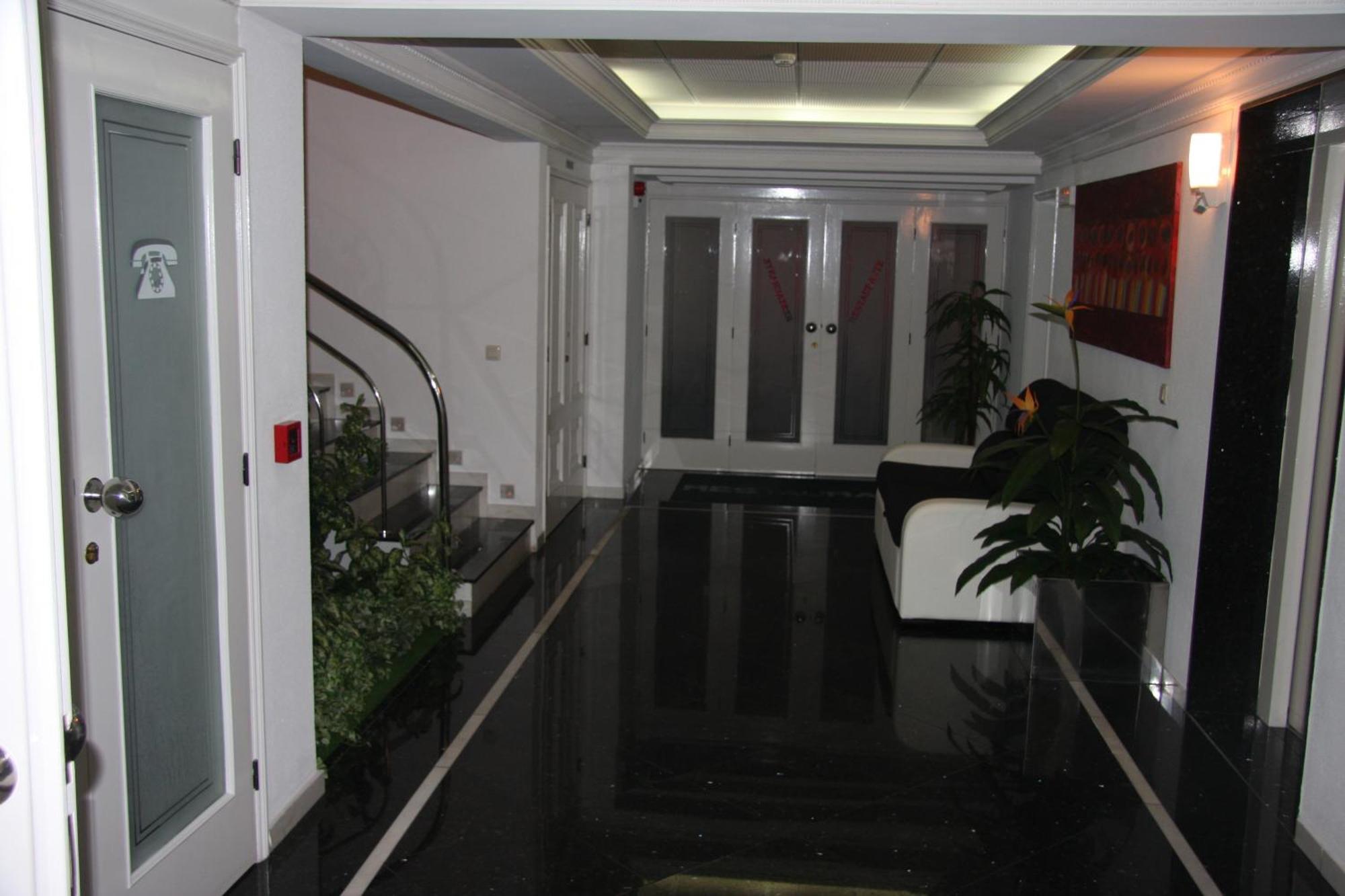 Hotel Turismo Miranda Миранда-ду-Дору Экстерьер фото
