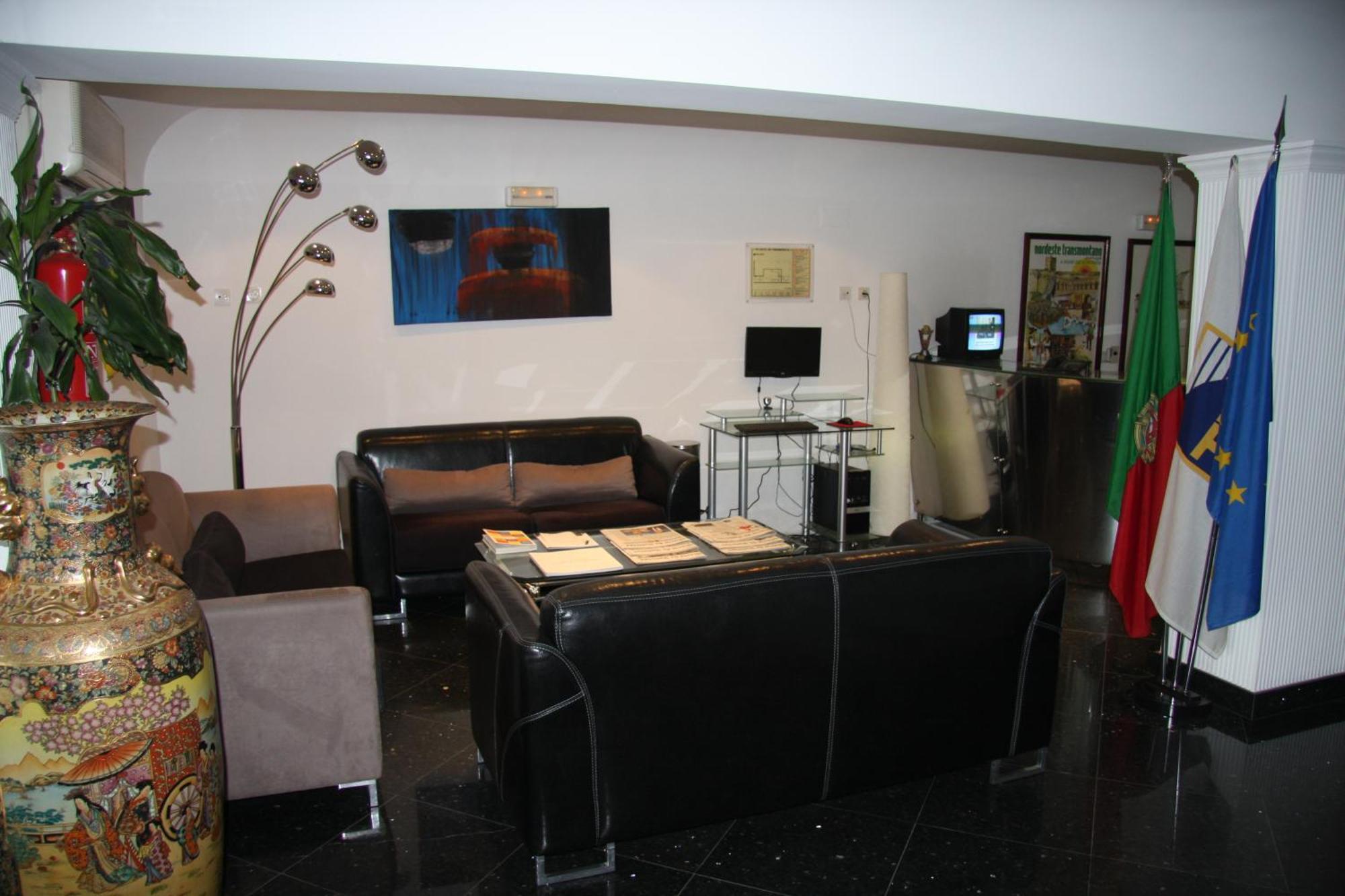 Hotel Turismo Miranda Миранда-ду-Дору Экстерьер фото