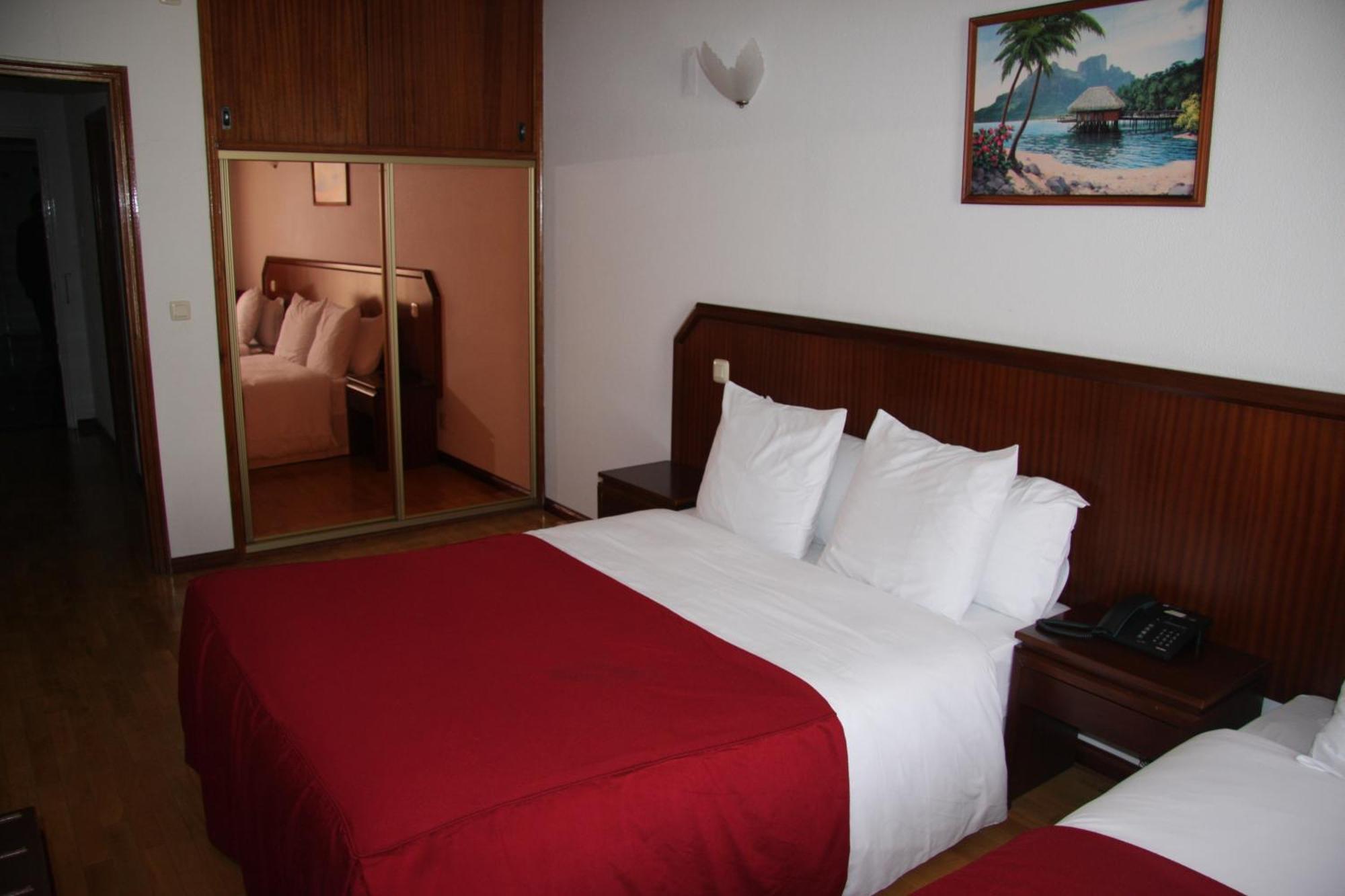 Hotel Turismo Miranda Миранда-ду-Дору Экстерьер фото