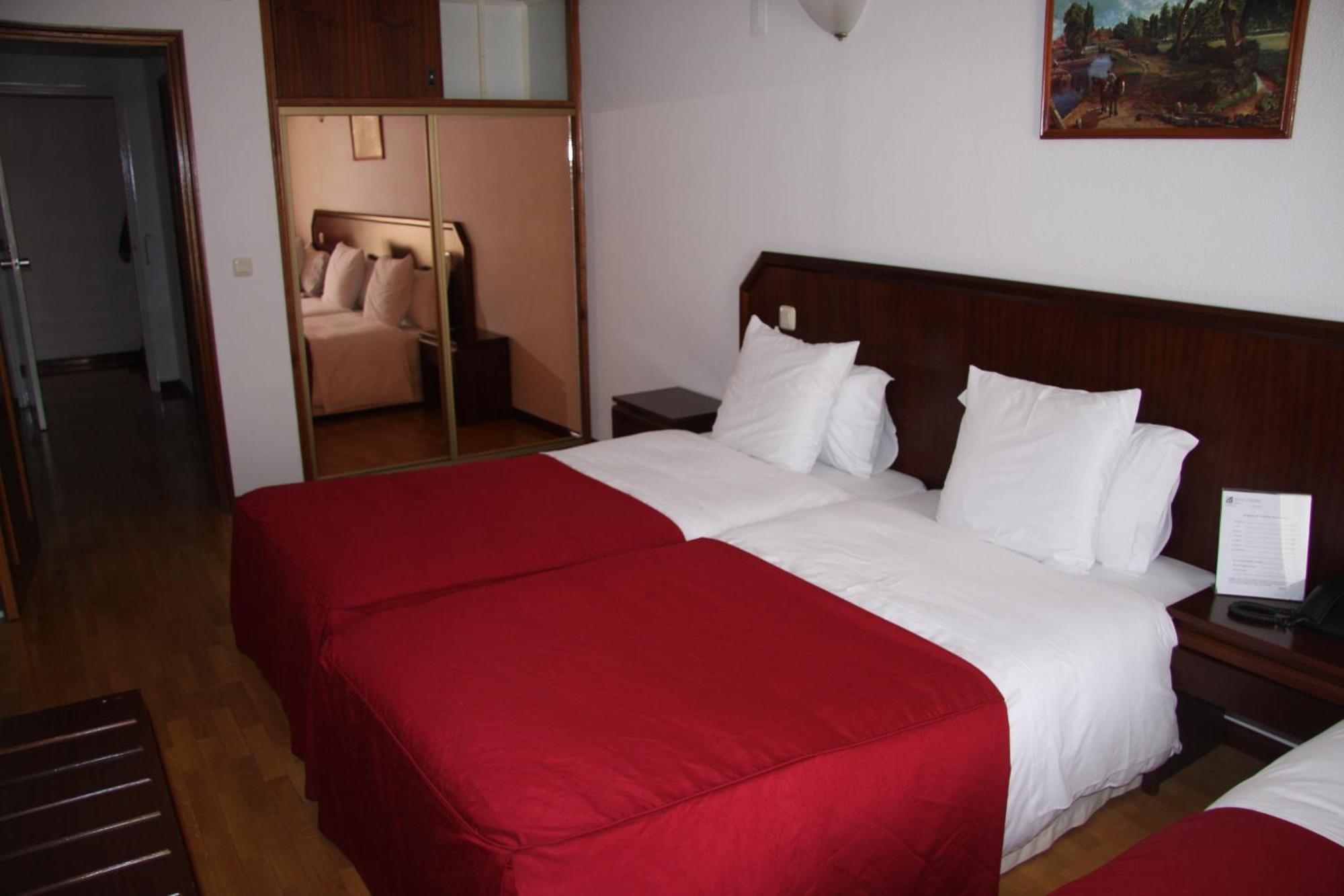 Hotel Turismo Miranda Миранда-ду-Дору Экстерьер фото